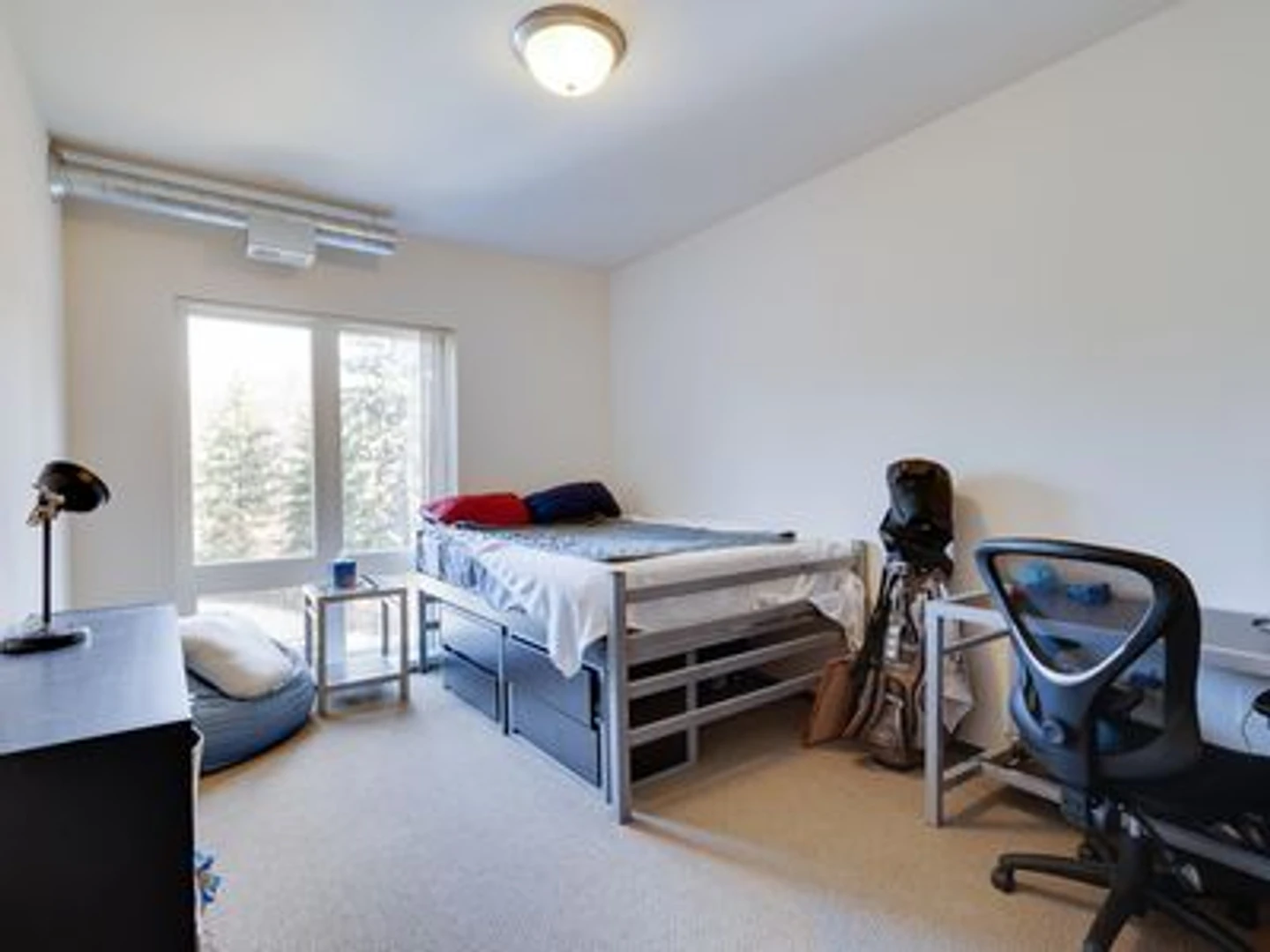 Cheap private room in Minneapolis