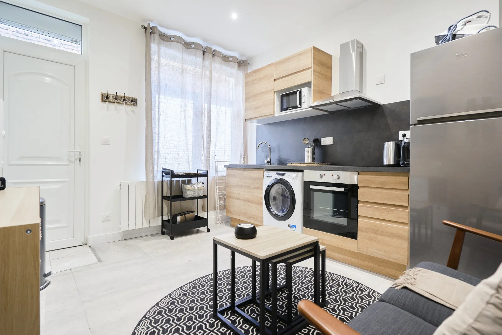 Zimmer in Studentenwohnung in zu vermieten, voll möbliert