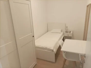 Chambre privée à Rua Rosa Damasceno, Lisbon, image 1 de 10