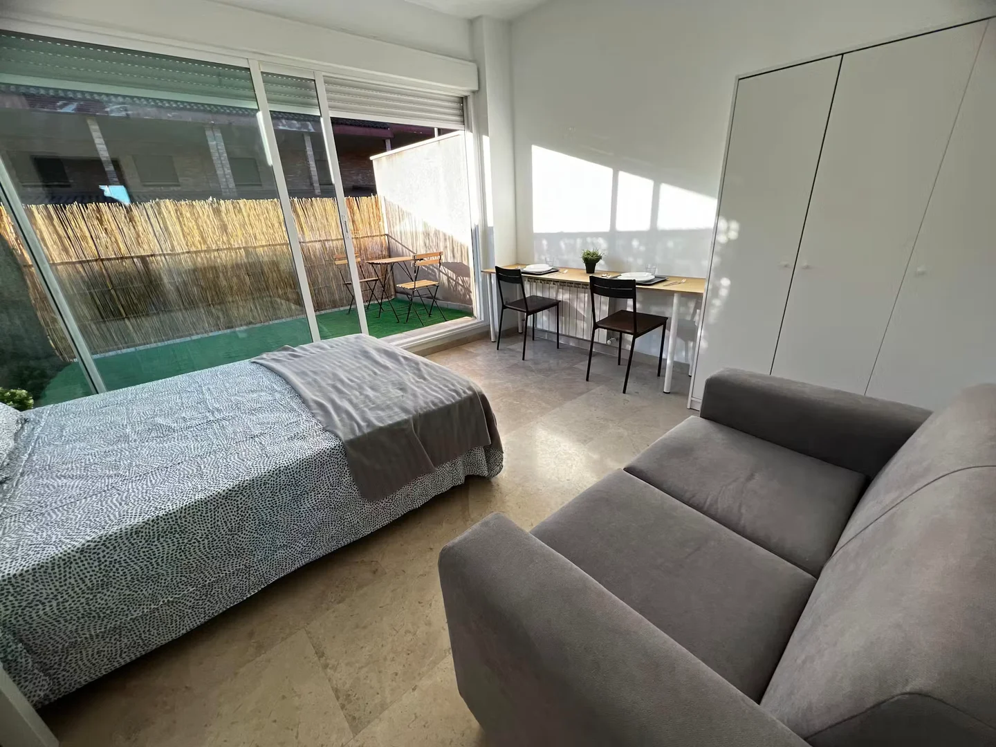Habitación estudiantil económica con ubicación conveniente en 