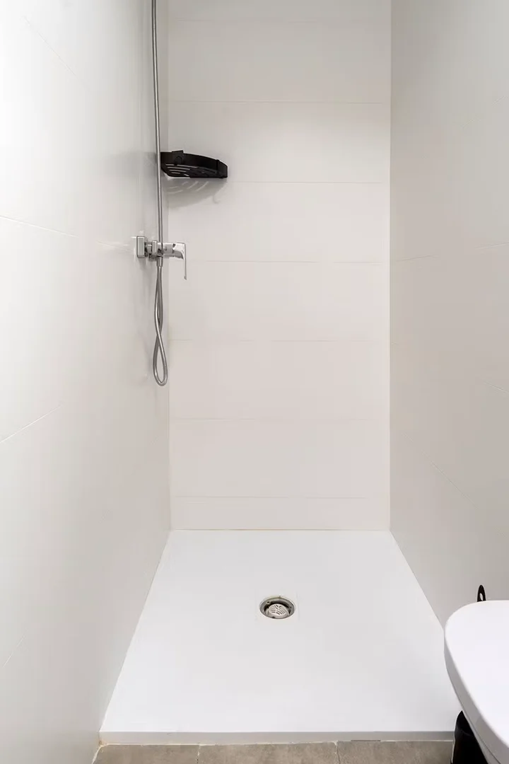 'de öğrenci dairesinde, tamamen mobilyalı kiralık oda