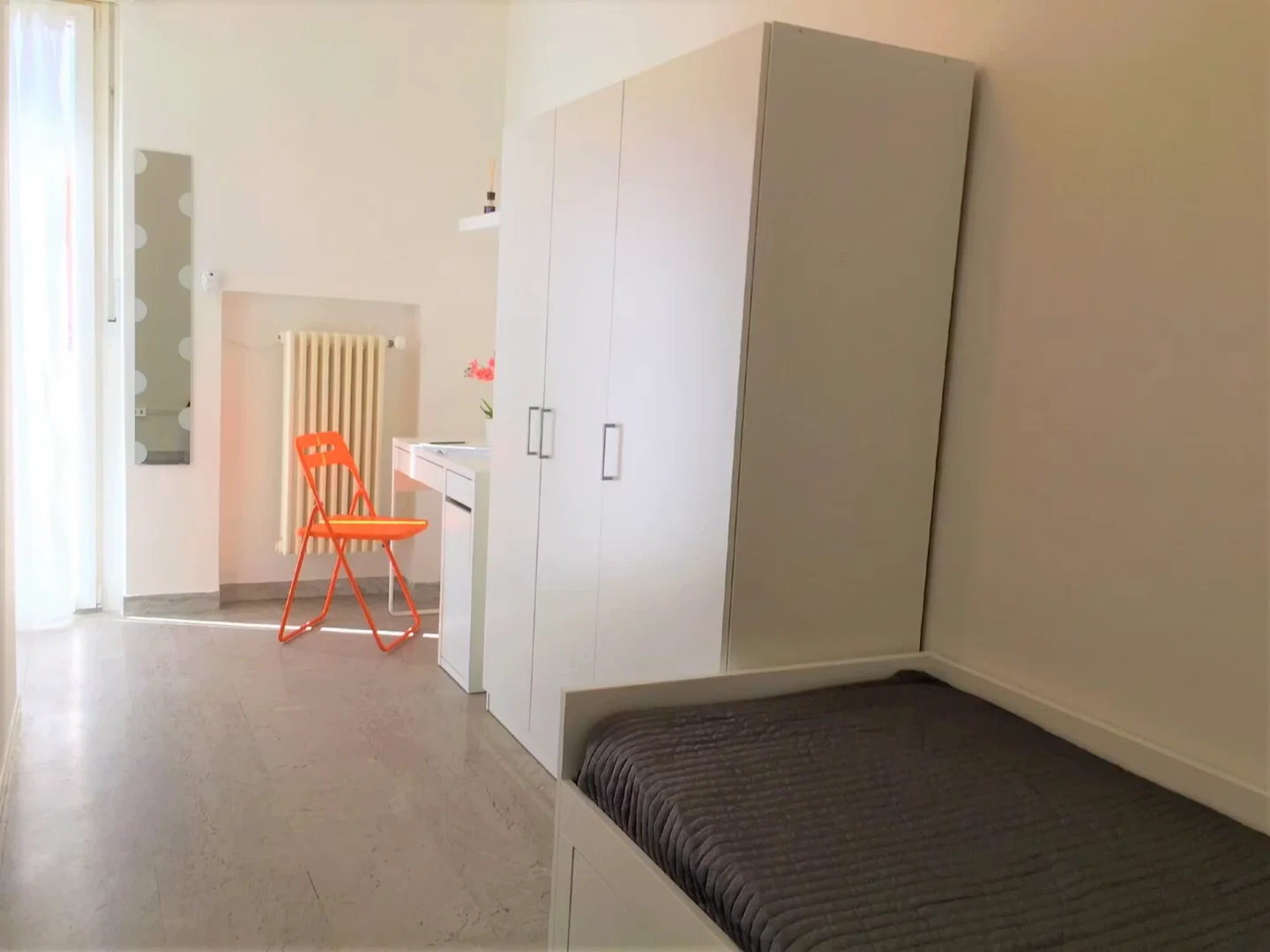 Quarto amigo do estudante em  com comodidades modernas