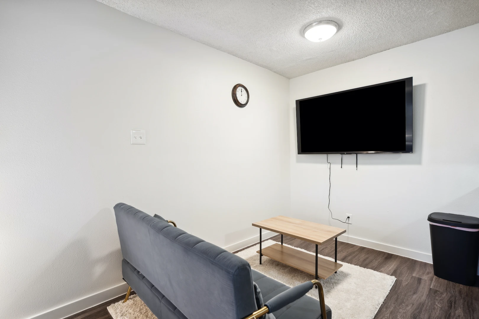 Economical student room with convenient location in 