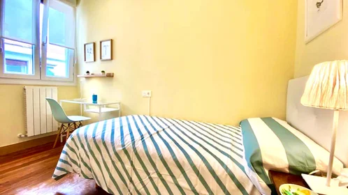 Chambre privée à Luis Briñas K., 48013 Bilbo, Bizkaia, Spain, image 1 de 20