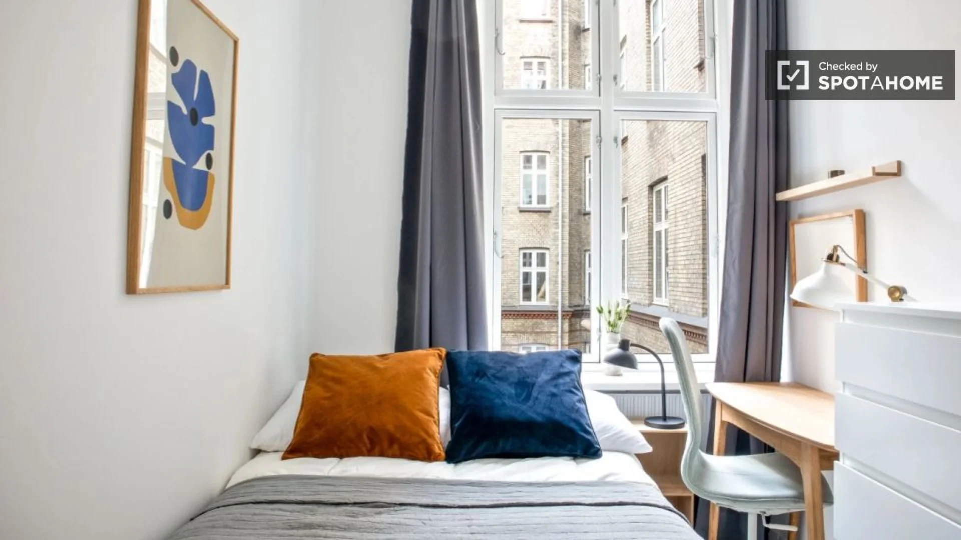 Habitación estudiantil económica cerca del campus en 