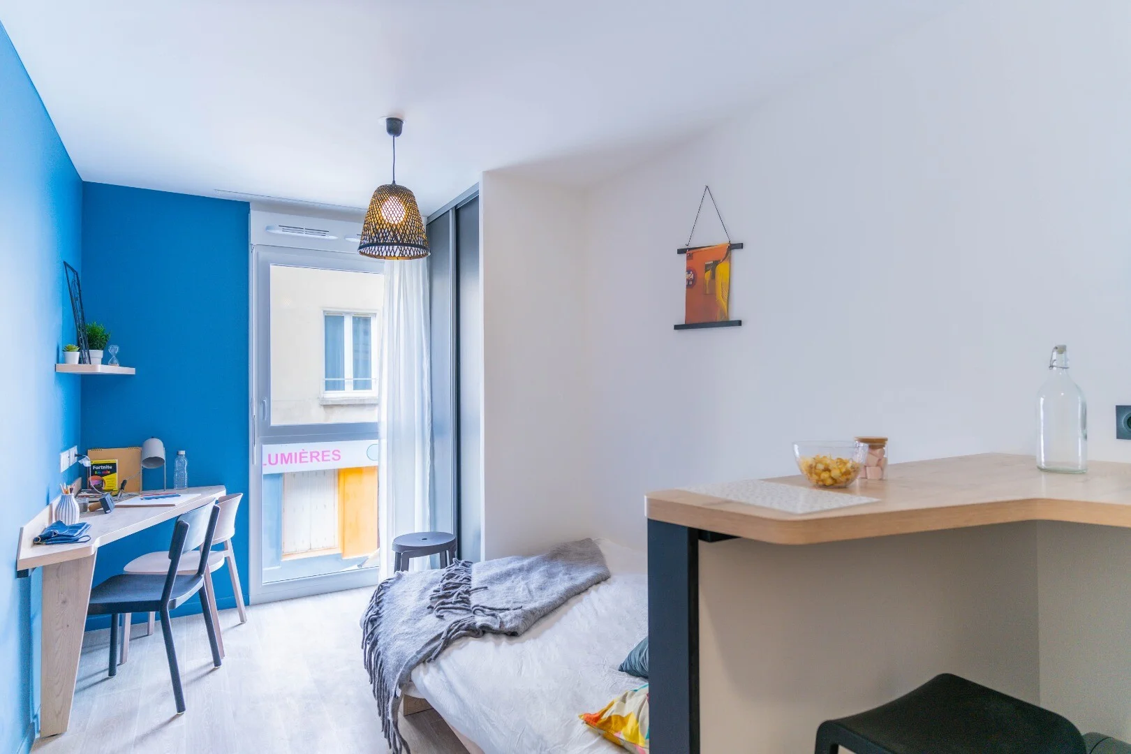 Chambre confortable pour étudiants disponible dans 
