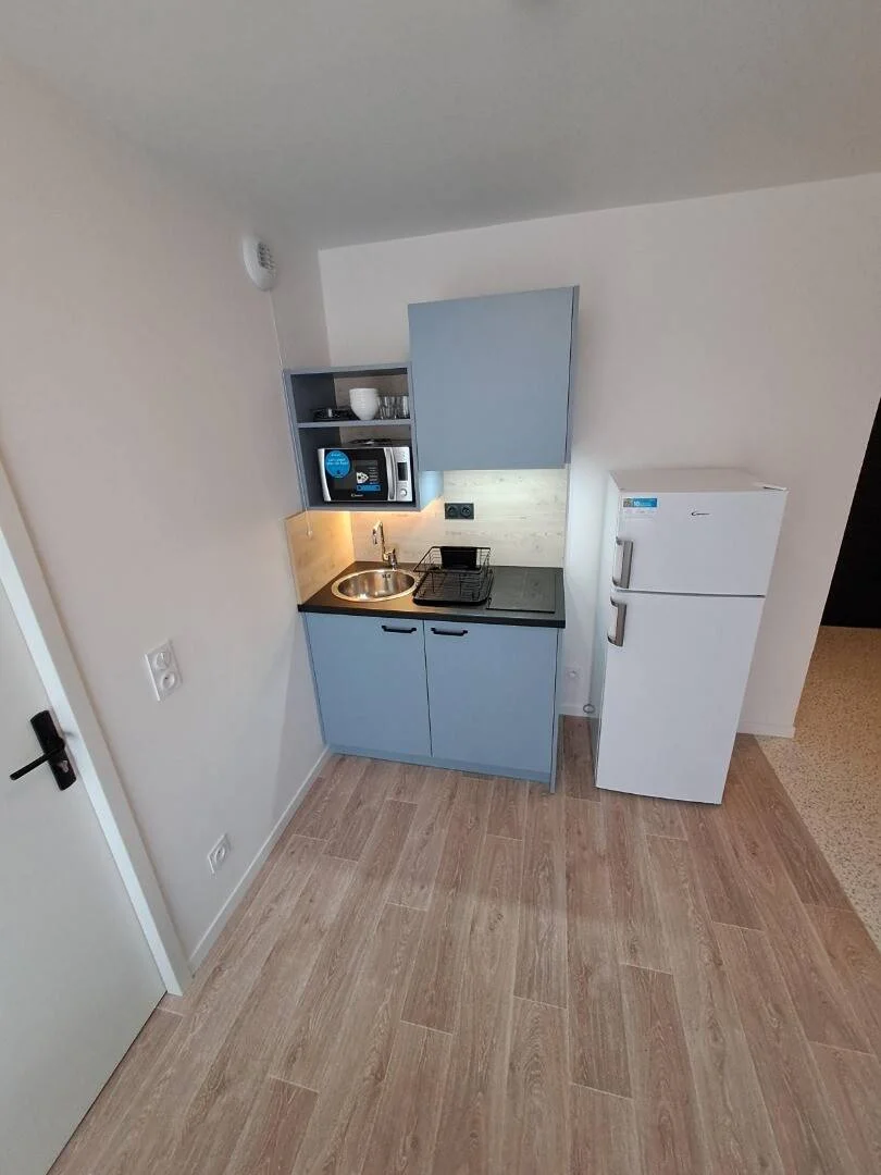 Chambre confortable pour étudiants disponible dans 