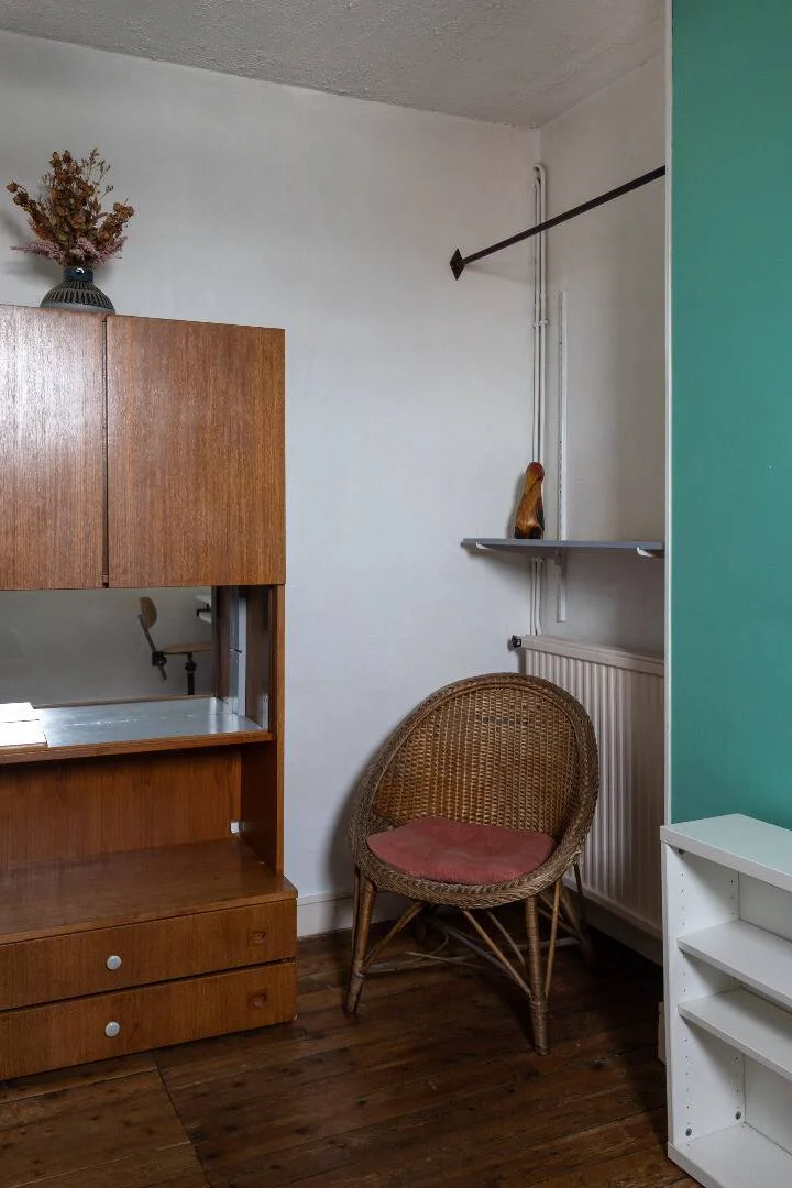 Quarto de estudante em  com área de estudo e instalações partilhadas