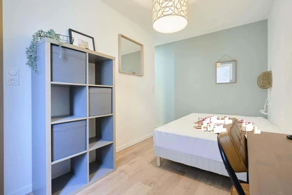Privatzimmer in der 13 Av. Jean Jaurès, 51100 Reims, France, bild 1 von 19