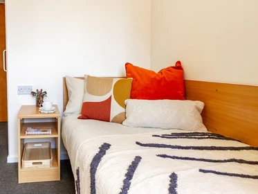 Renting rooms by the month in Lincoln