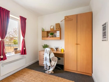 Renting rooms by the month in Sheffield