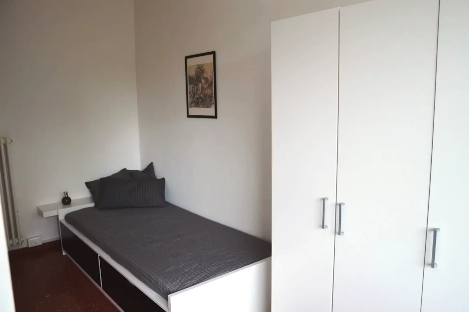 Affordable room for students with ample lighting in 