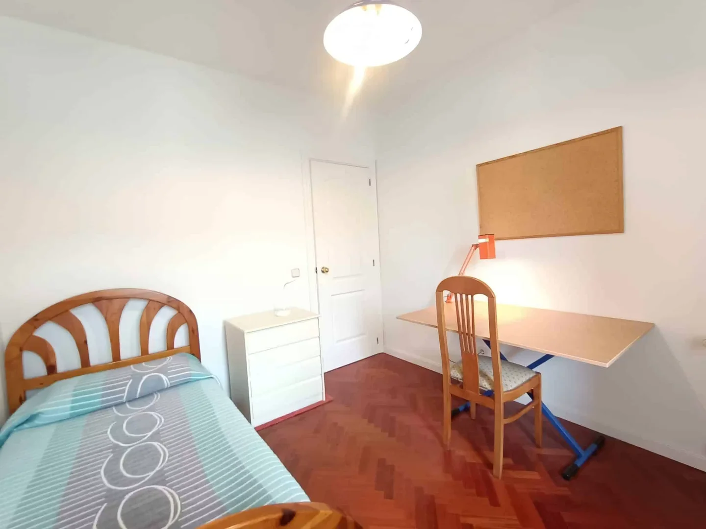 Chambre d'étudiant confortable et spacieuse dans