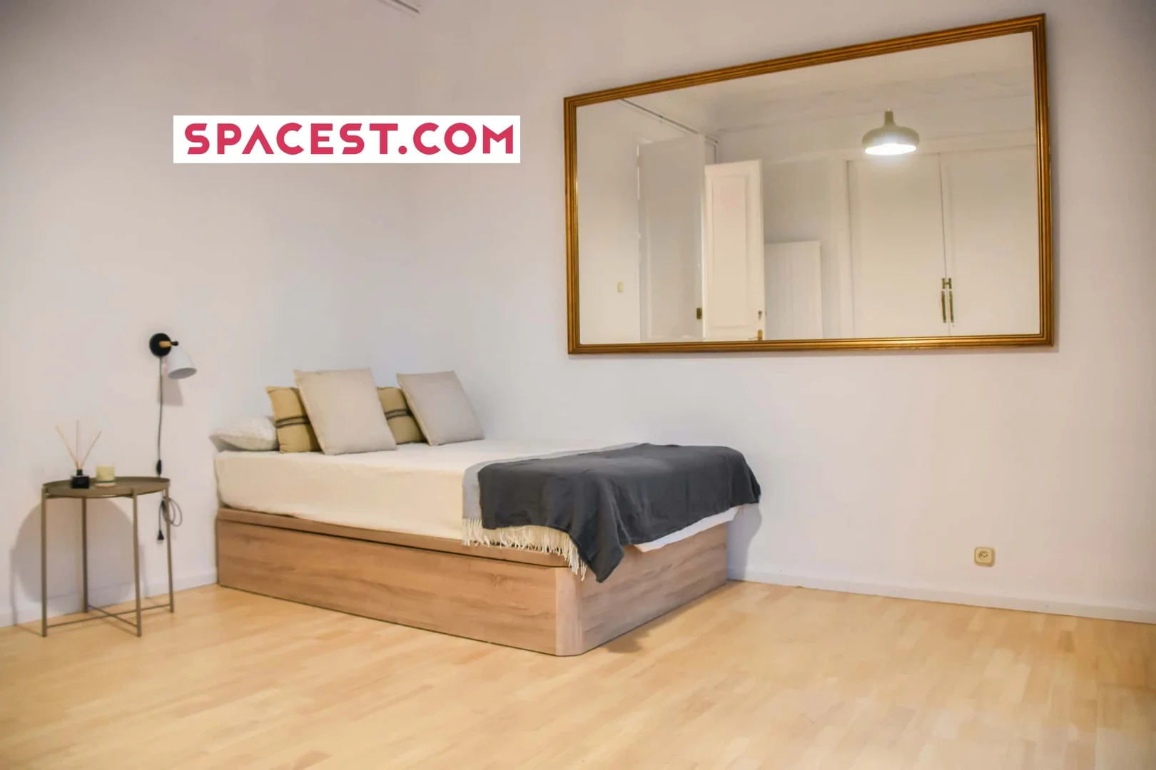 Funktionelles Studentenzimmer perfekt zum Studieren in 