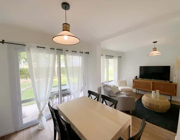 Özel oda konumu 71 Rue Louis Blanc, 76100 Rouen, France, 6 6 görüntüsü