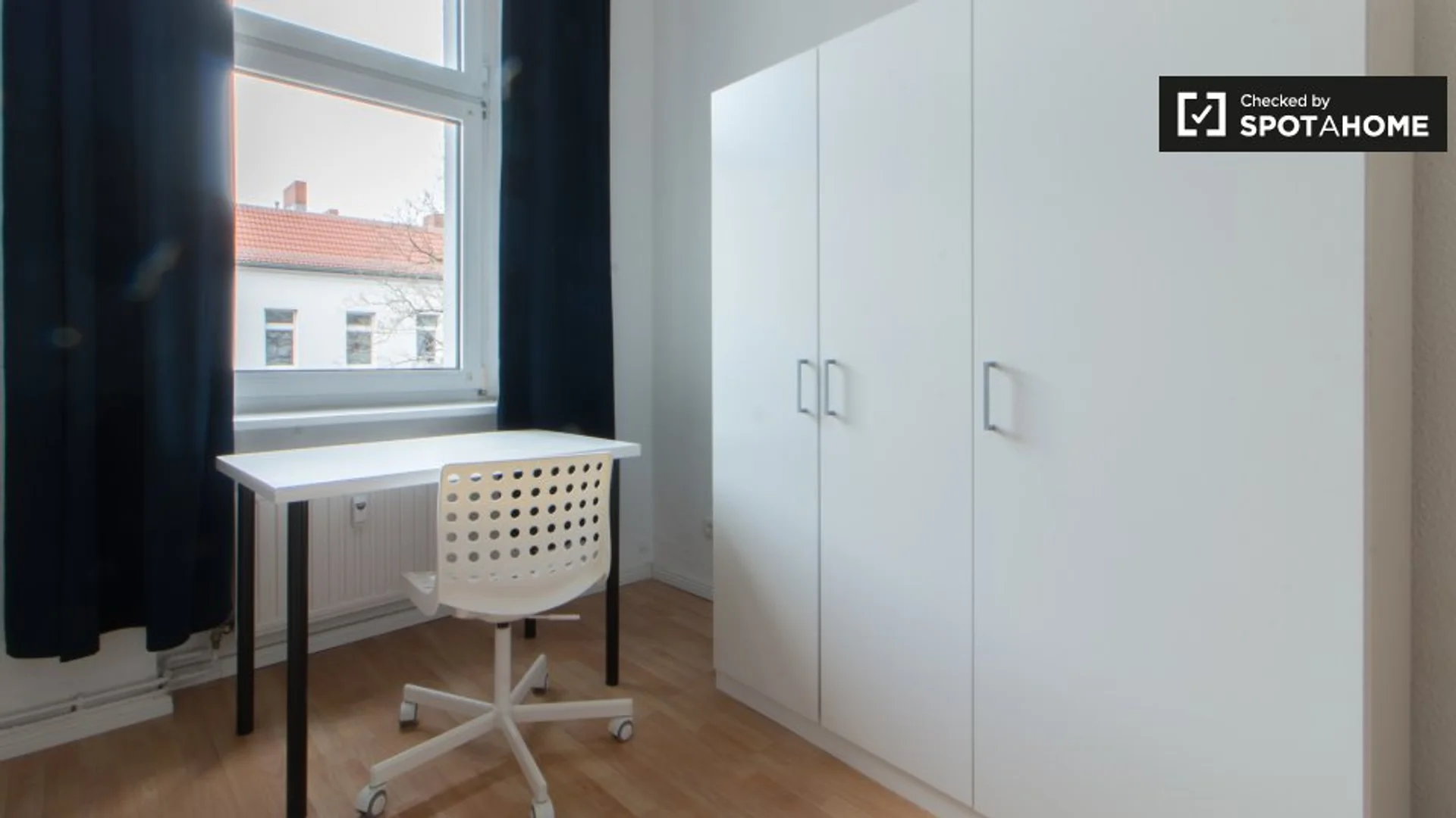 Quarto de estudante económico com localização conveniente em 