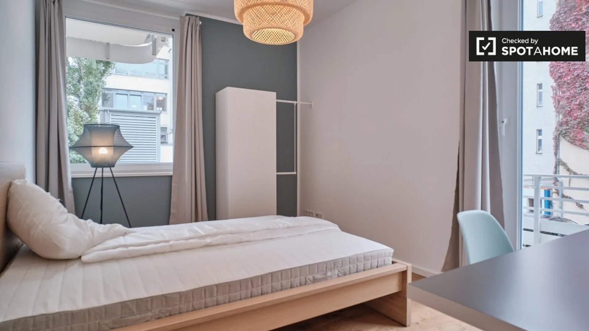 'de öğrenci dairesinde, tamamen mobilyalı kiralık oda