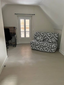 Room for rent with double bed Troyes