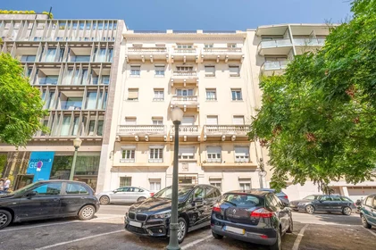 Quarto privado em R. Padre António Vieira, 1070 Lisboa, Portugal, imagem 16 de 20