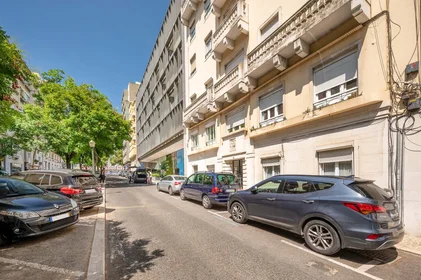Quarto privado em R. Padre António Vieira, 1070 Lisboa, Portugal, imagem 17 de 20