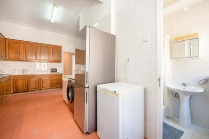 Quarto privado em R. Padre António Vieira, 1070 Lisboa, Portugal, imagem 10 de 20