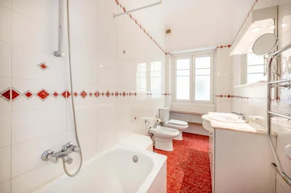 Quarto privado em R. Padre António Vieira, 1070 Lisboa, Portugal, imagem 13 de 20