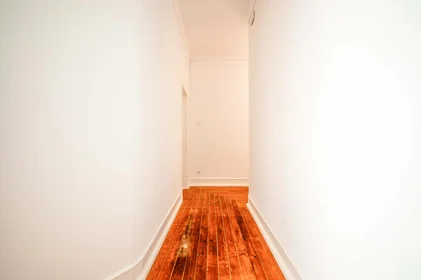 Quarto privado em R. Padre António Vieira, 1070 Lisboa, Portugal, imagem 7 de 20