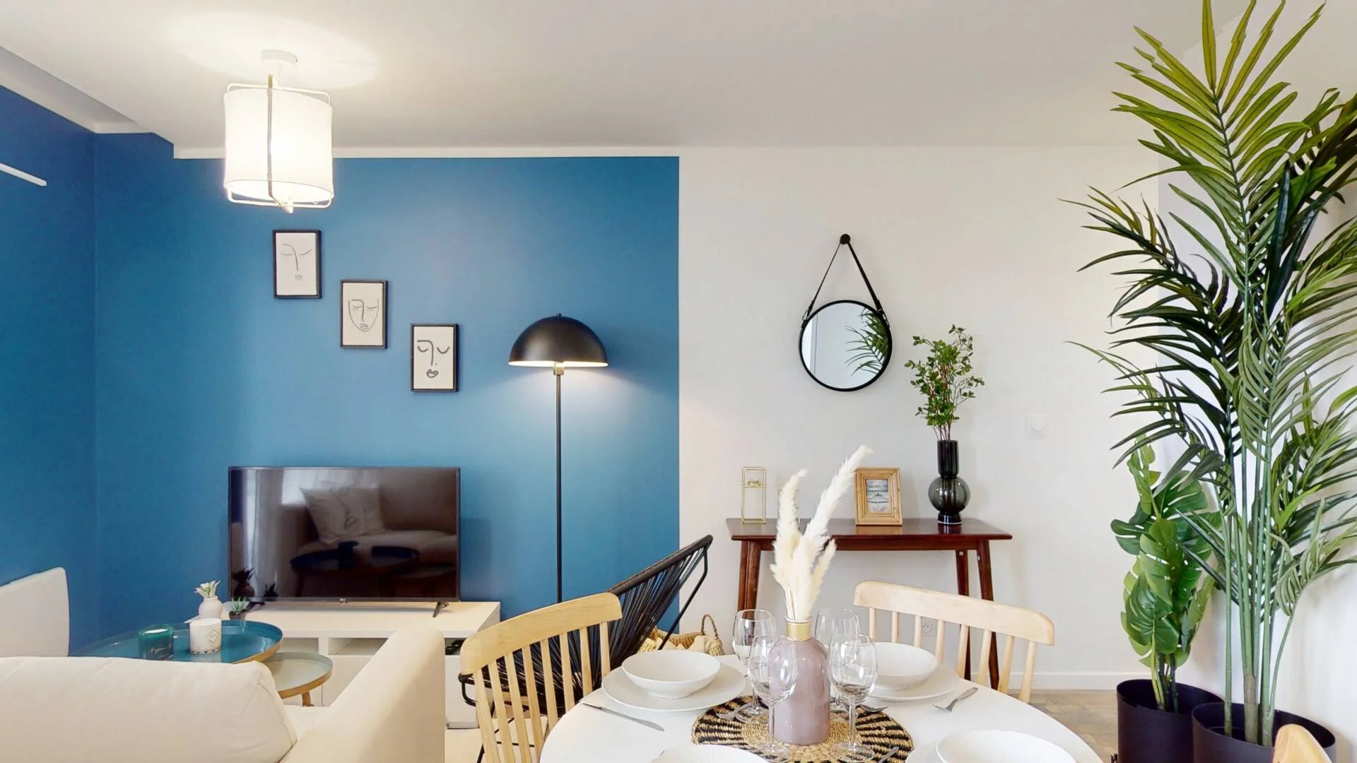 Student-friendly room in  with modern amenities
