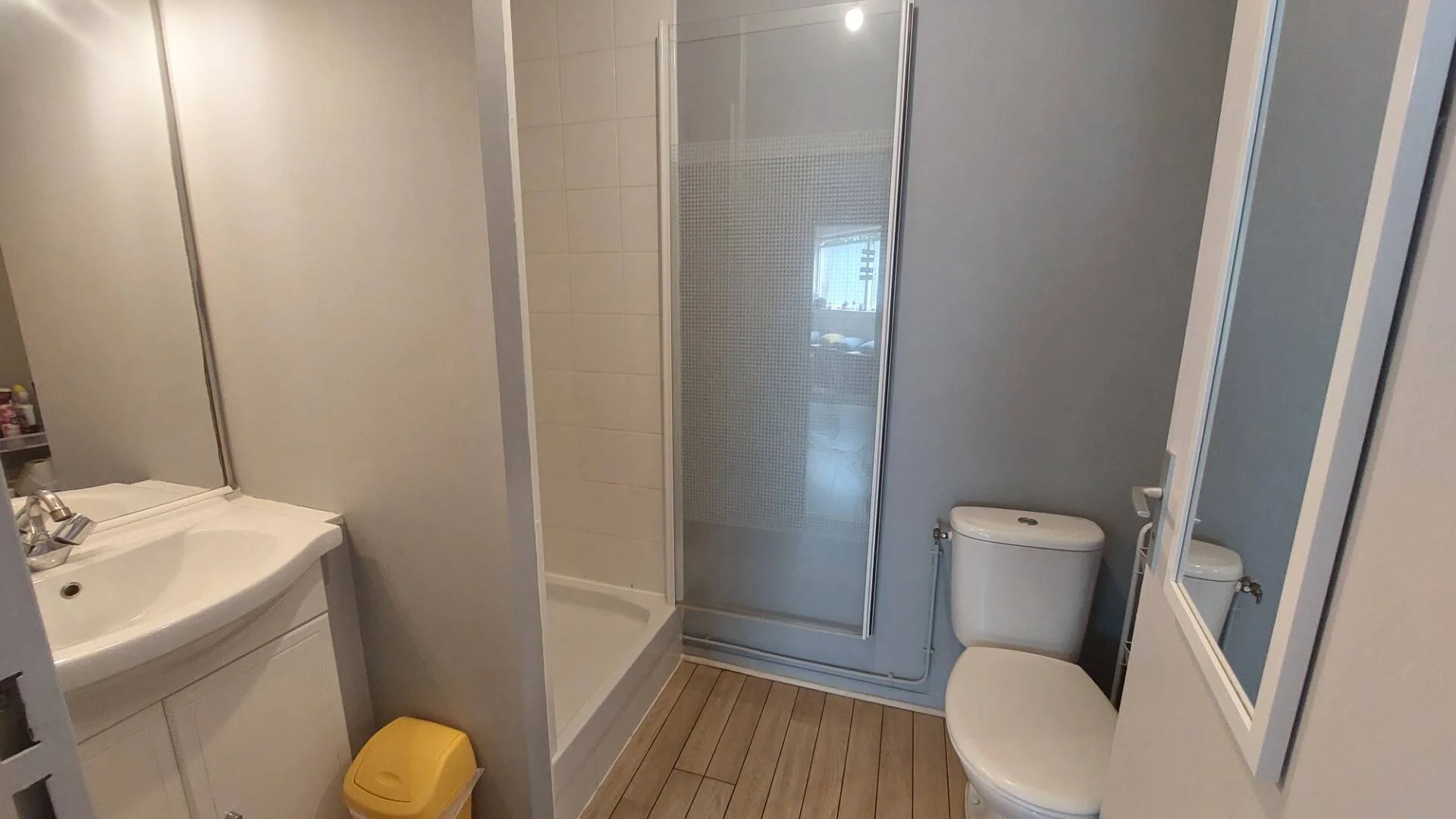 Quarto amigo do estudante em  com comodidades modernas