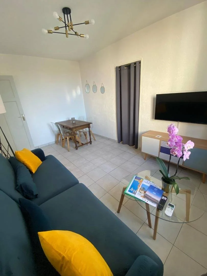Economical student room with convenient location in 