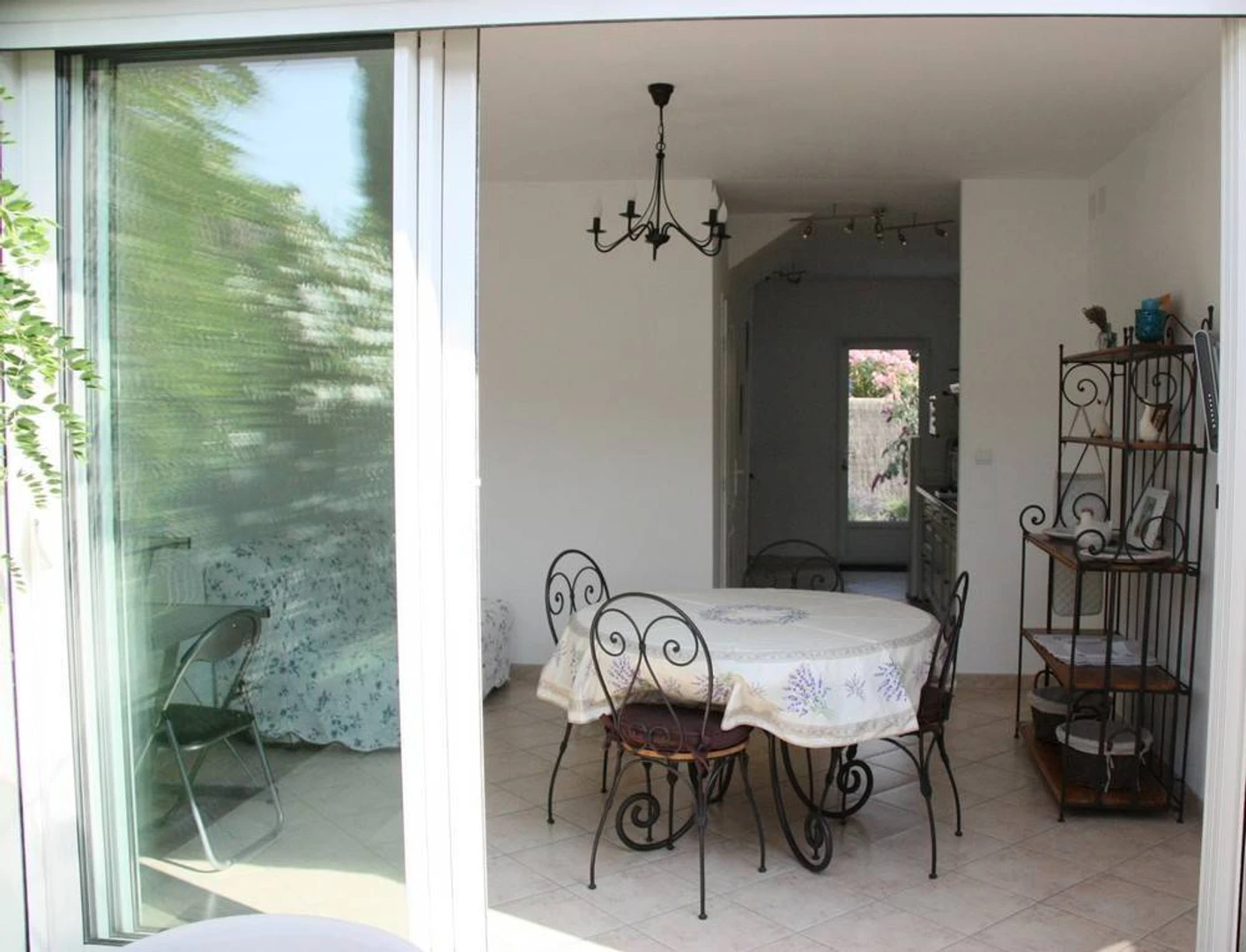 Room for rent with double bed Avignon