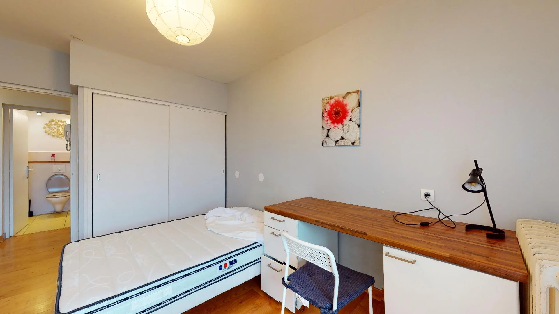 Quarto para alugar em apartamento de estudantes em , totalmente mobilado