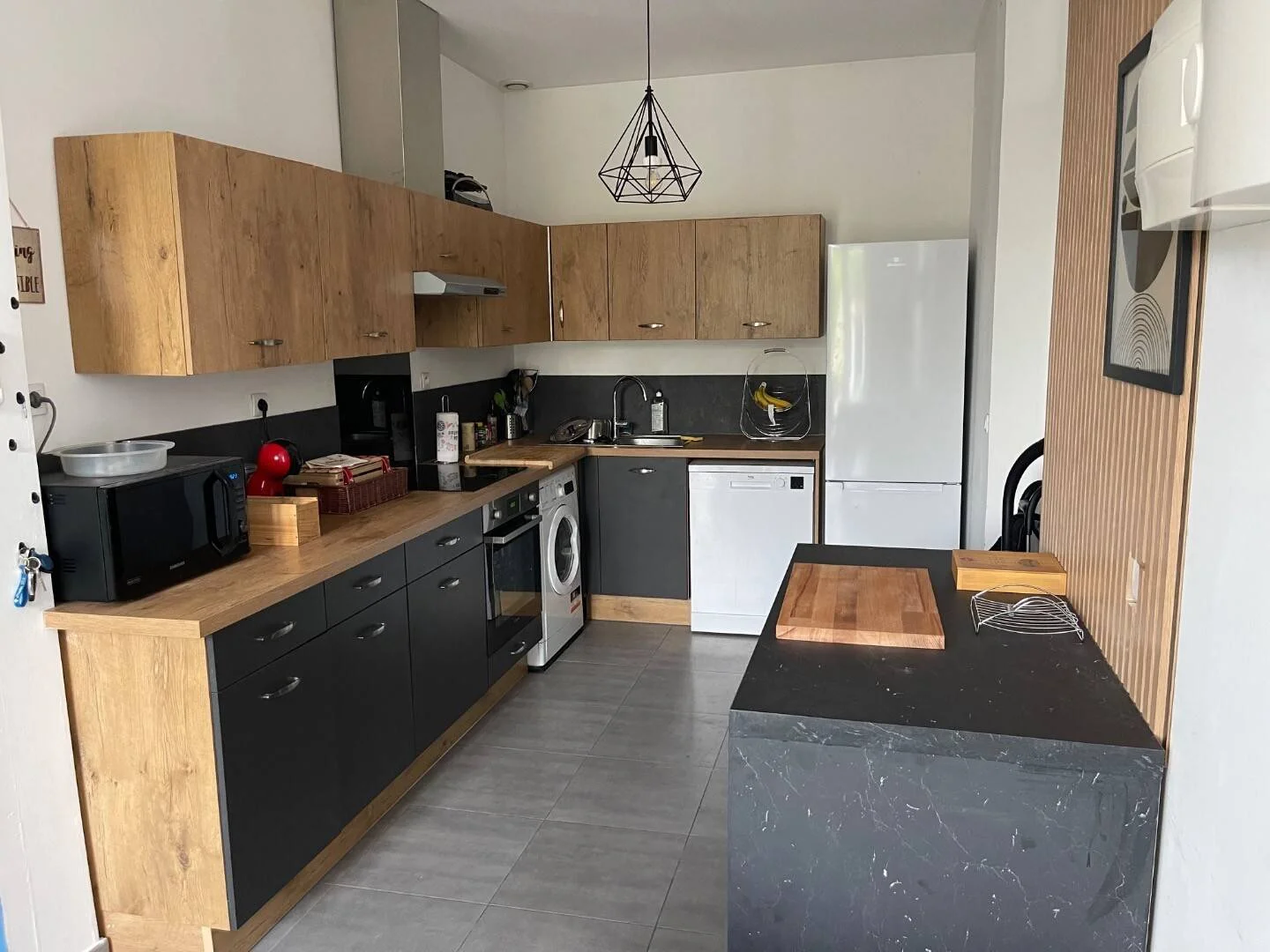 Student-friendly room in  with modern amenities