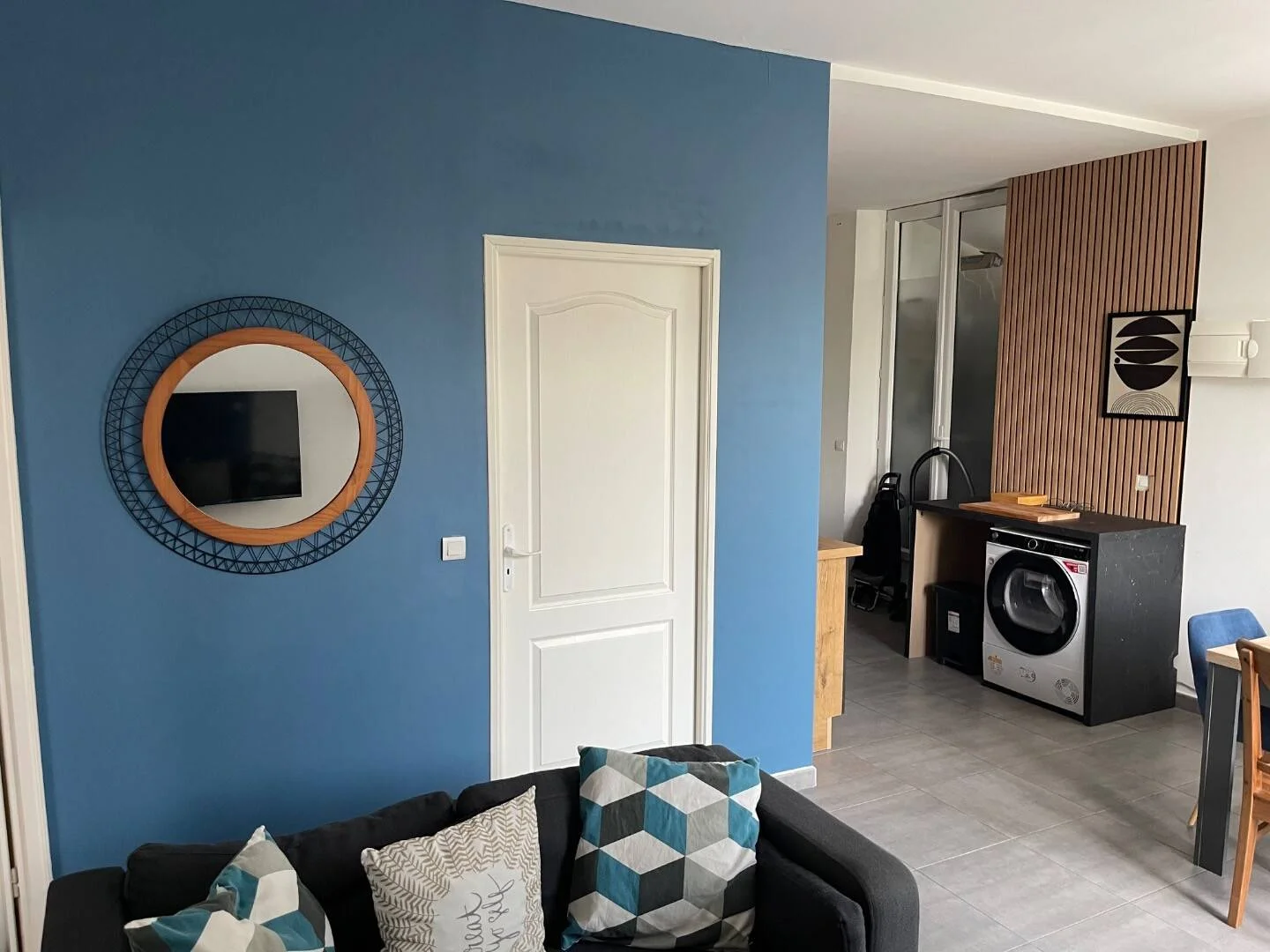 Room for rent in student apartment in , fully furnished