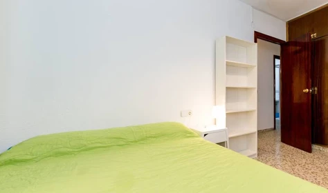 Quarto para alugar num apartamento partilhado em Granada