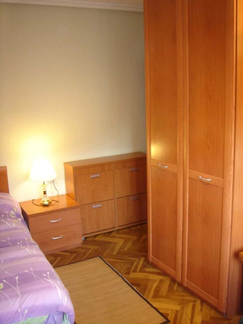 Bright private room in Salamanca