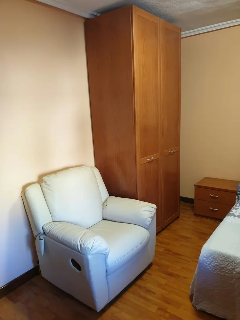 Room for rent in student apartment in , fully furnished