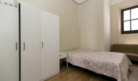 Granada de ortak bir dairede kiralık oda