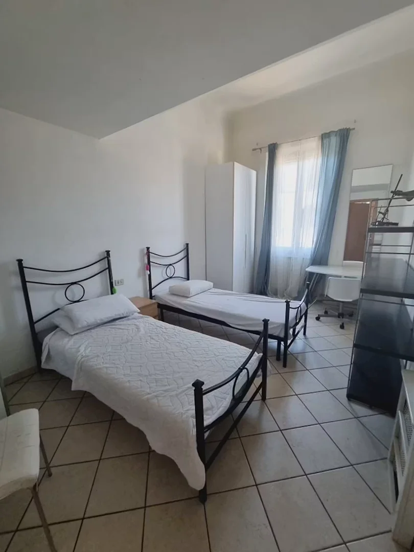Room for rent in student apartment in , fully furnished