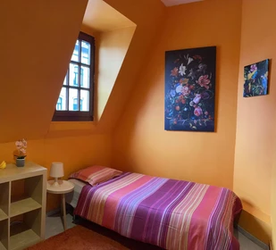 Cheap private room in Schaerbeek