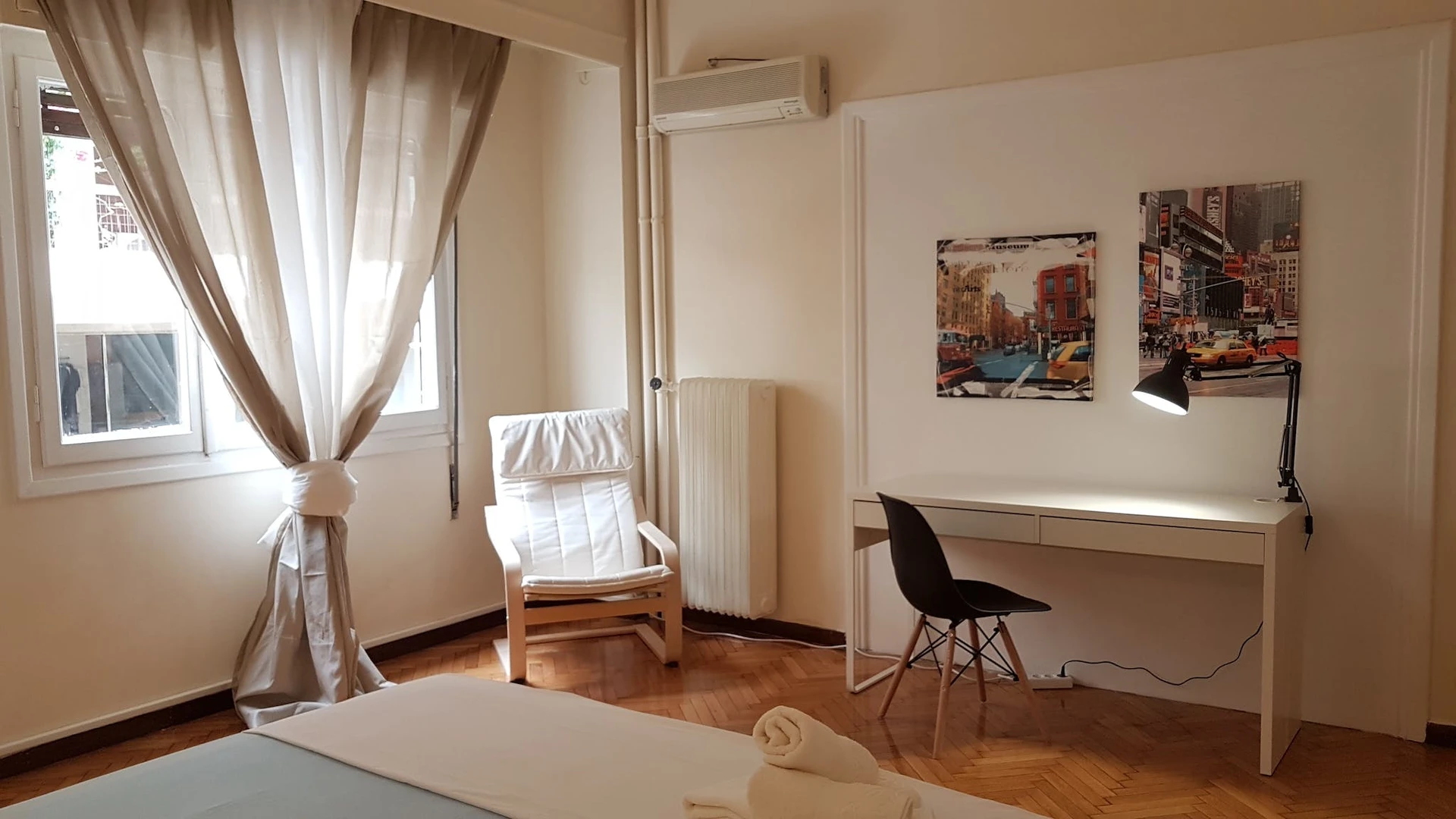 Luminosa stanza condivisa in affitto a Atene
