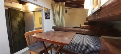 Quarto para alugar com cama de casal em Firenze