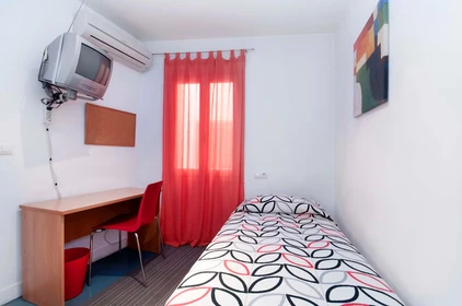 Chambre à louer avec lit double Alicante