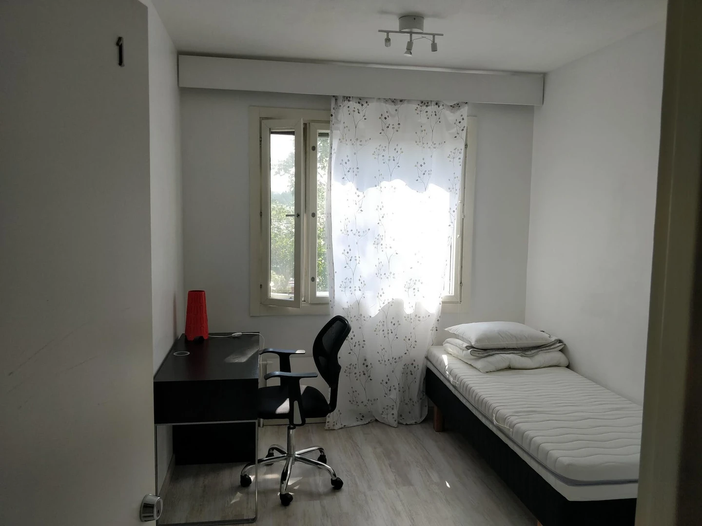 Pokój do wynajęcia we wspólnym mieszkaniu w Helsinki