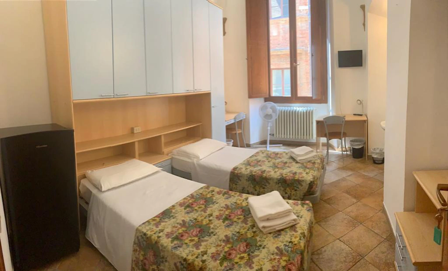 Habitación compartida con otro estudiante en Siena