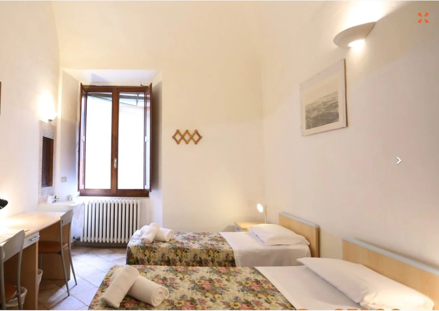 Habitación compartida en apartamento de 3 dormitorios Siena