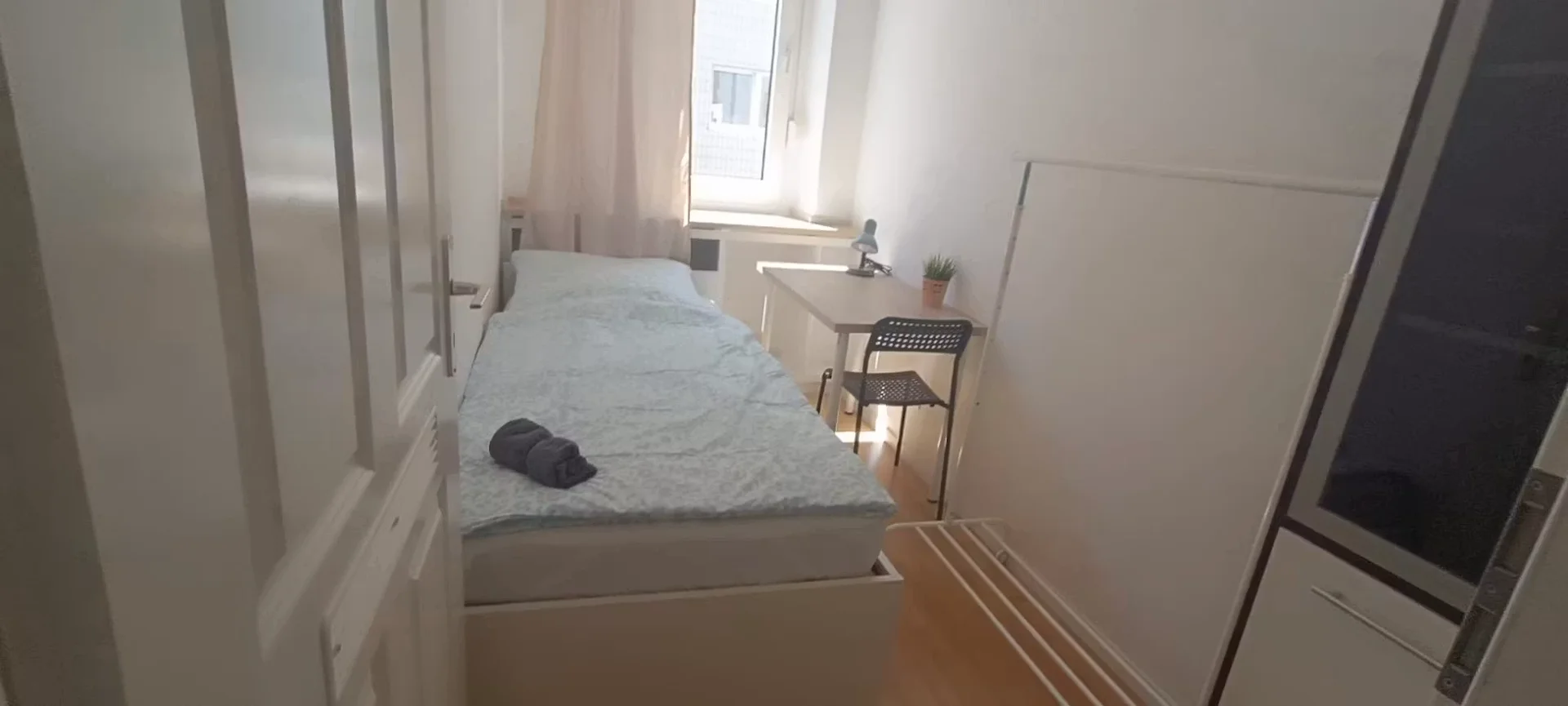 Komfortables und geräumiges Studentenzimmer in 