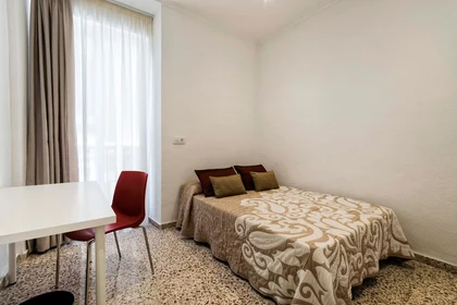 Habitación privada muy luminosa en Alicante-alacant