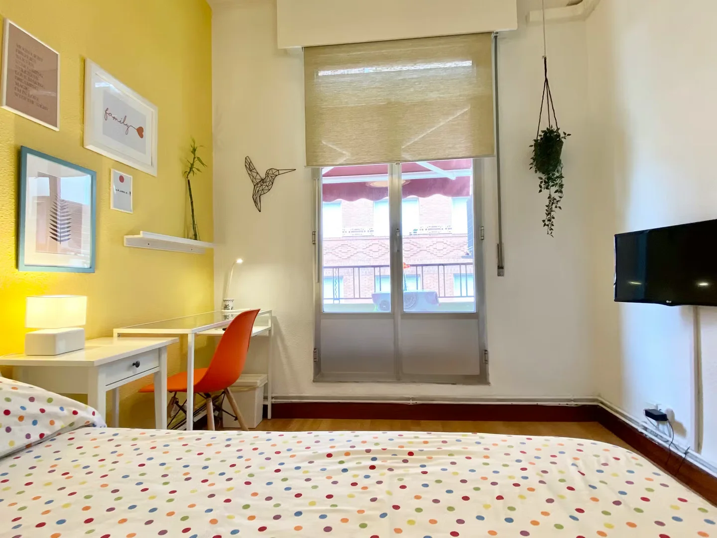 Chambre conviviale pour les étudiants dans  avec des équipements modernes