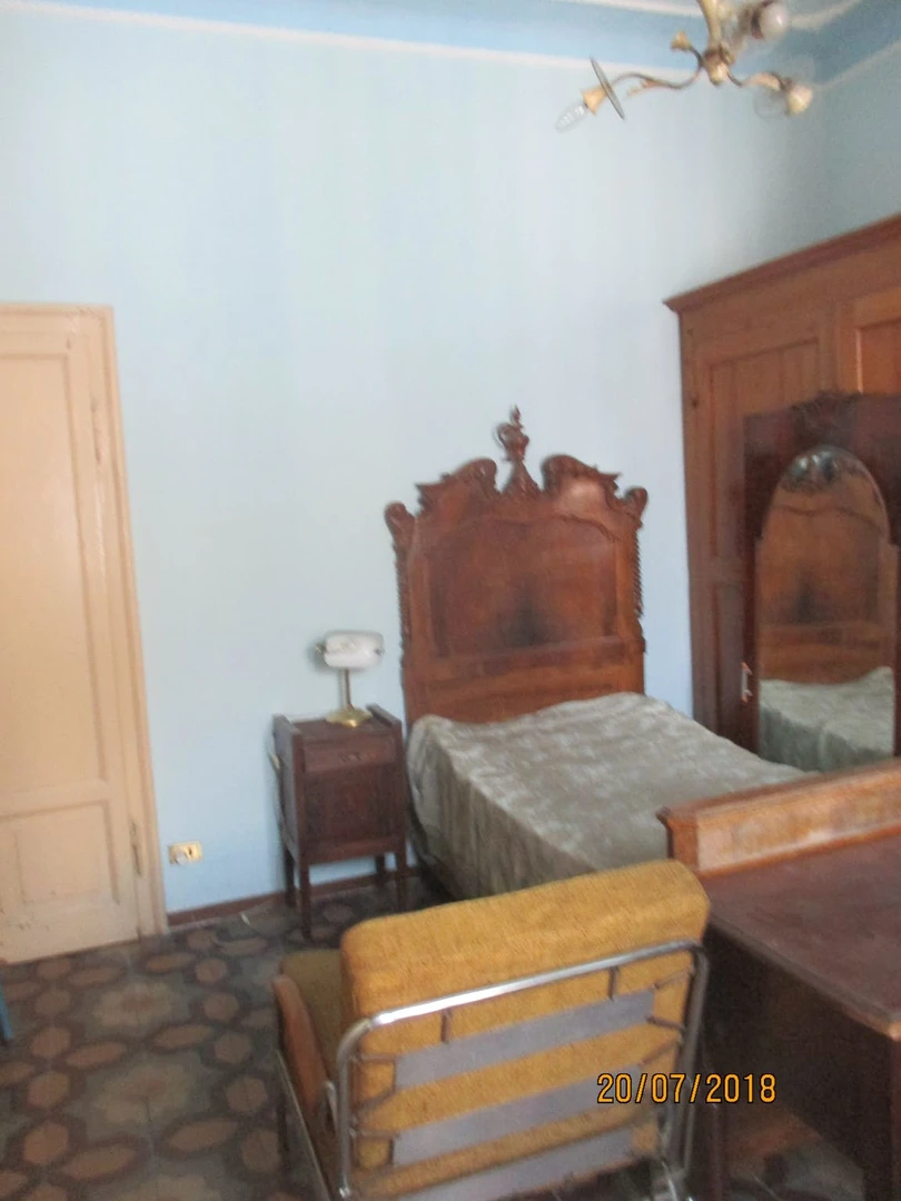 Room for rent with double bed brescia